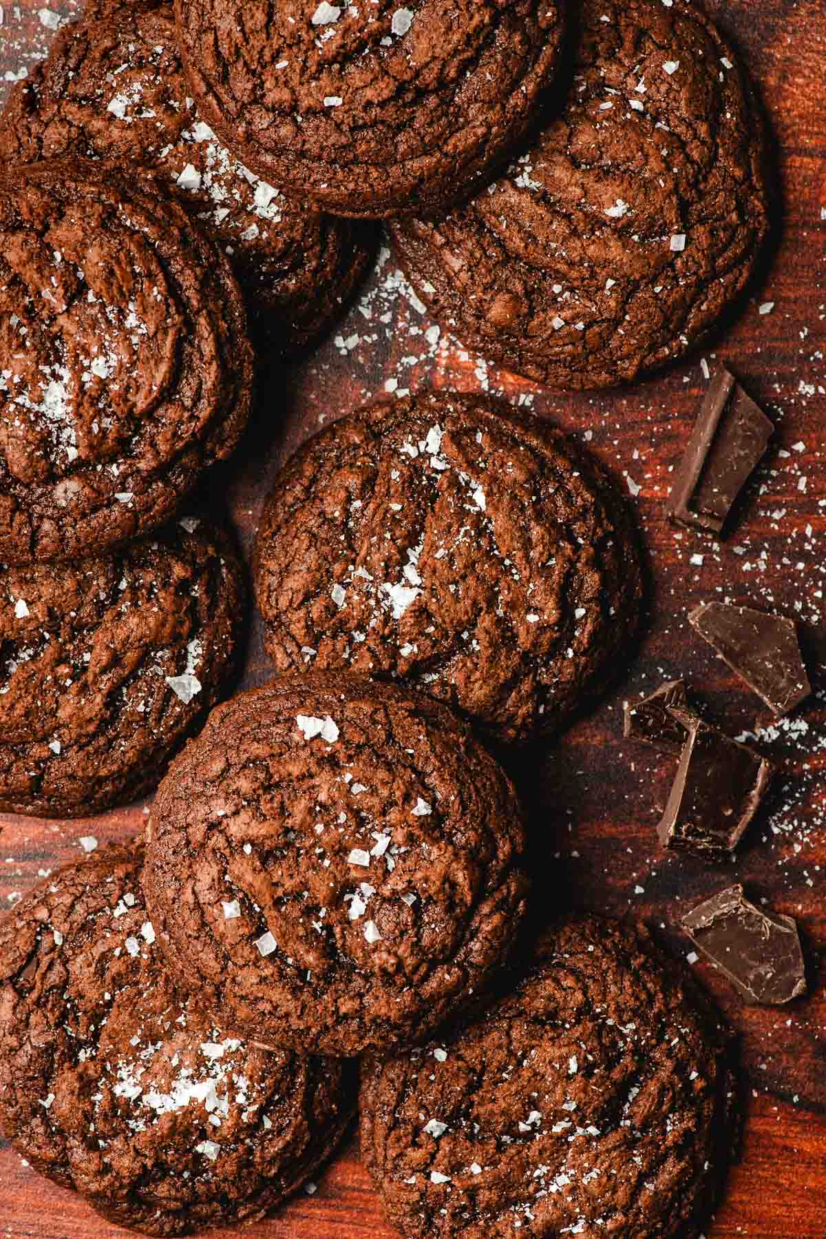 Lots of salted brownie cookies arranged on a dark background.