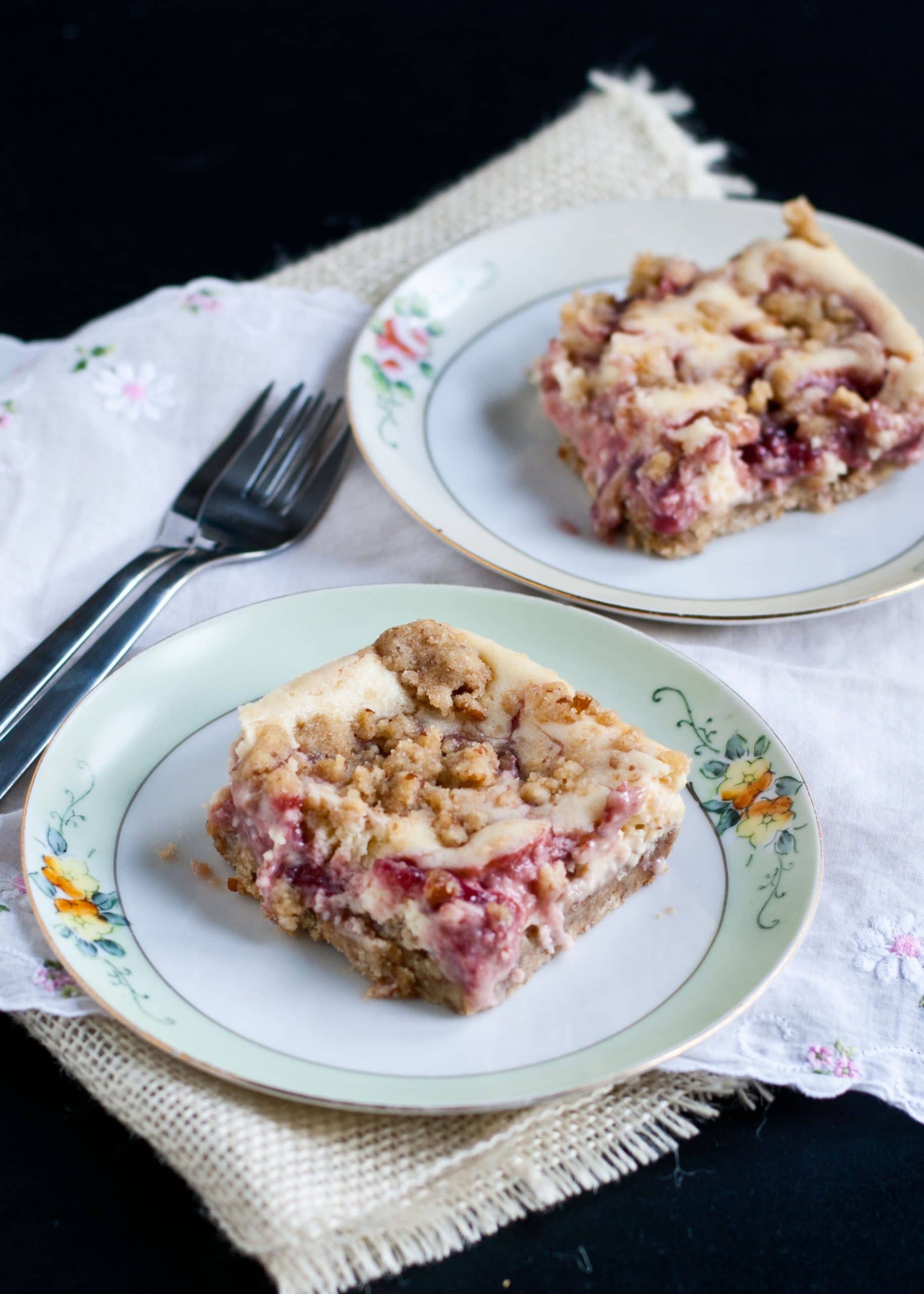 Raspberry Swirl Cheesecake Dream Bars | Neighborfoodblog.com