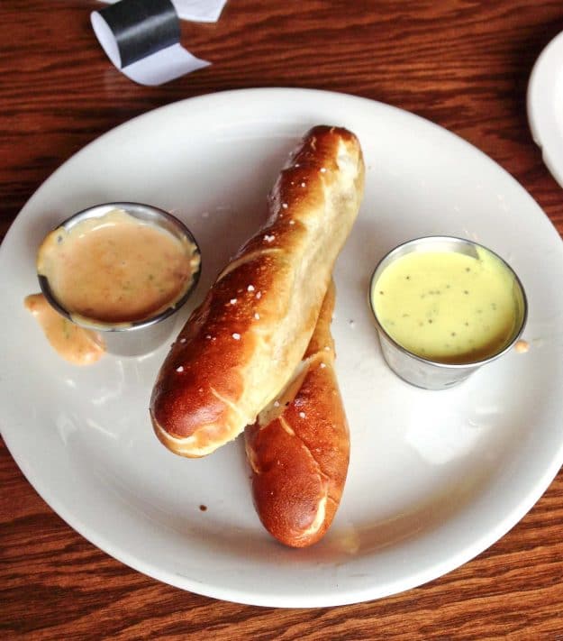 Olde Towne Tavern Review | Neighborfoodblog.com