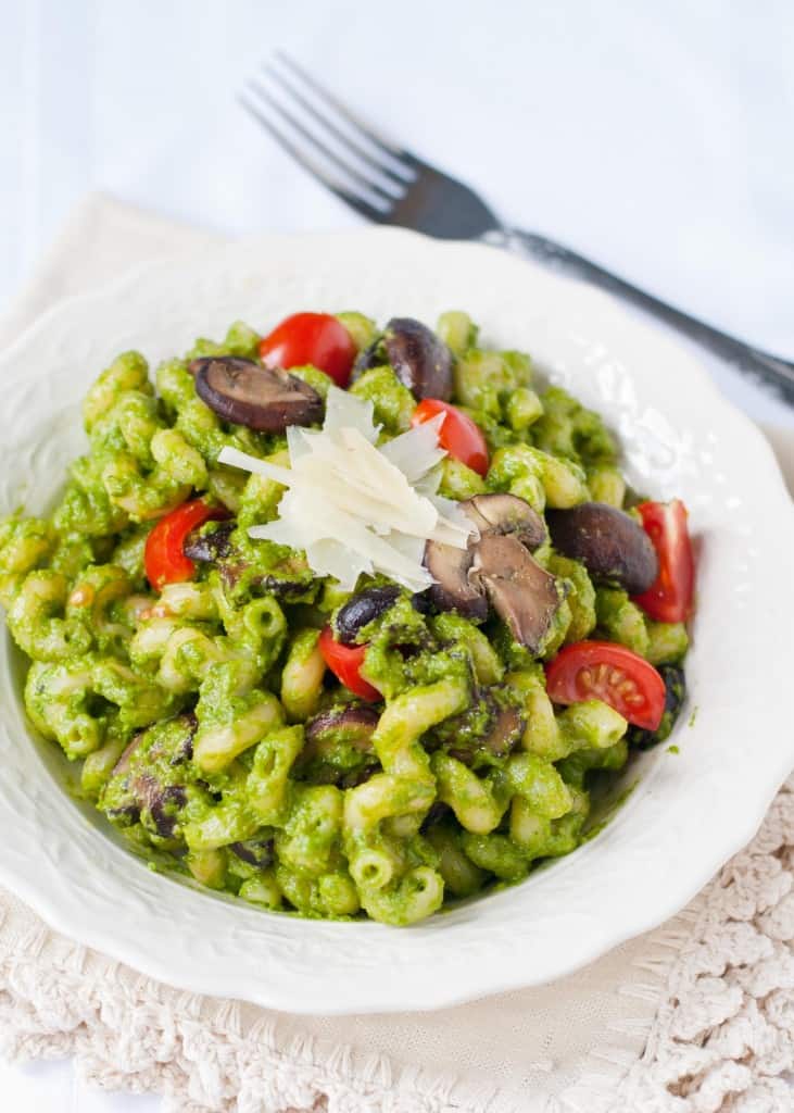 {30 Minute Meal} Spinach Pesto Pasta with Mushrooms | Neighborfoodblog.com