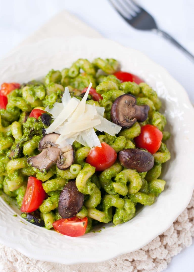 {30 Minute Meal} Spinach Pesto Pasta with Mushrooms Neighborfood