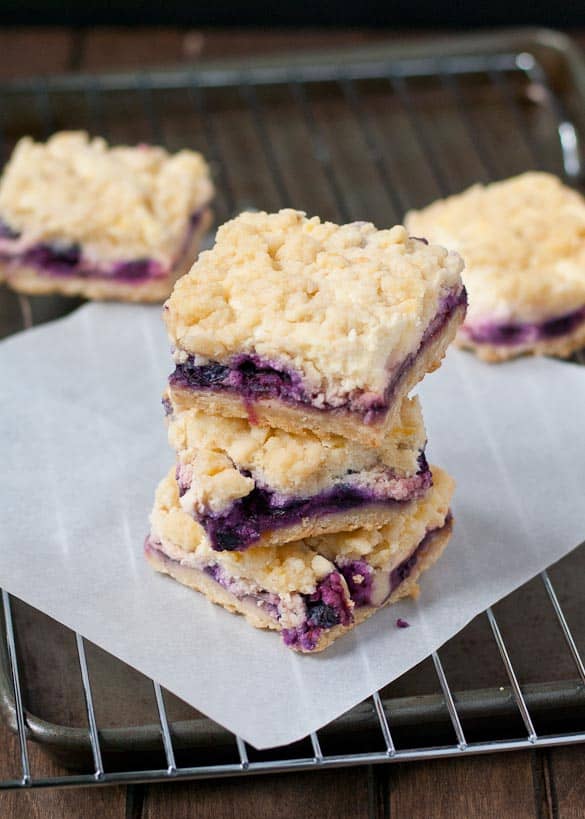 Berry Cheesecake Crumble Bars--it's cheesecake in portable form!