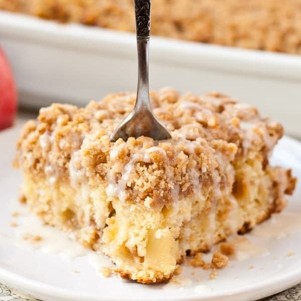 Apple Crumb Cake (Autumn Apple Coffee Cake Recipe) | NeighborFood