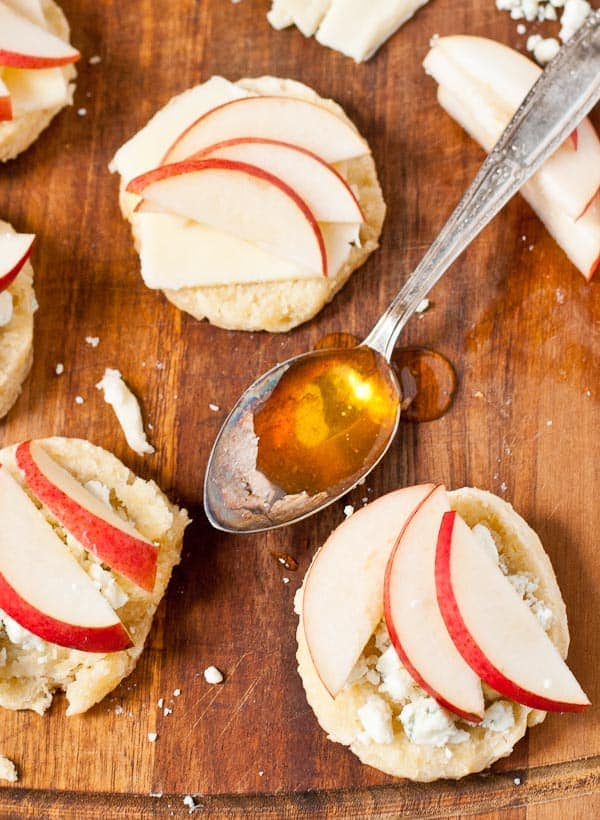 Pear, Honey, and Blue Cheese Biscuits--a great make-ahead appetizer for fall!