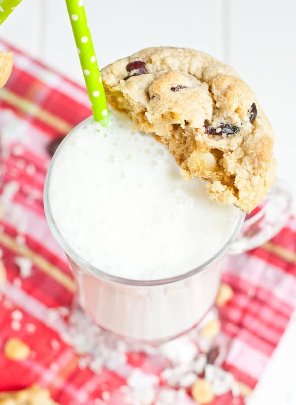 These Gluten Free White Chocolate Macadamia Nut Cookies are made easy with Bob's Red Mill 1 to 1 Flour!