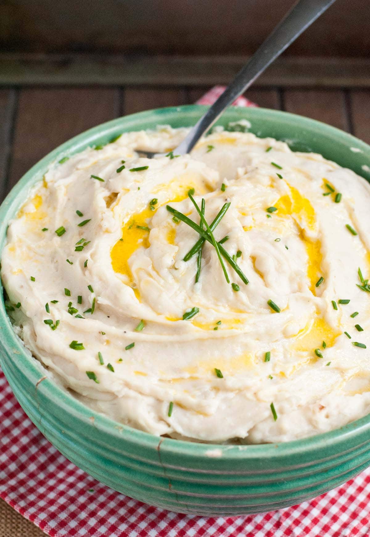 Crock Pot Sour Cream and Chive Mashed Potatoes | NeighborFood