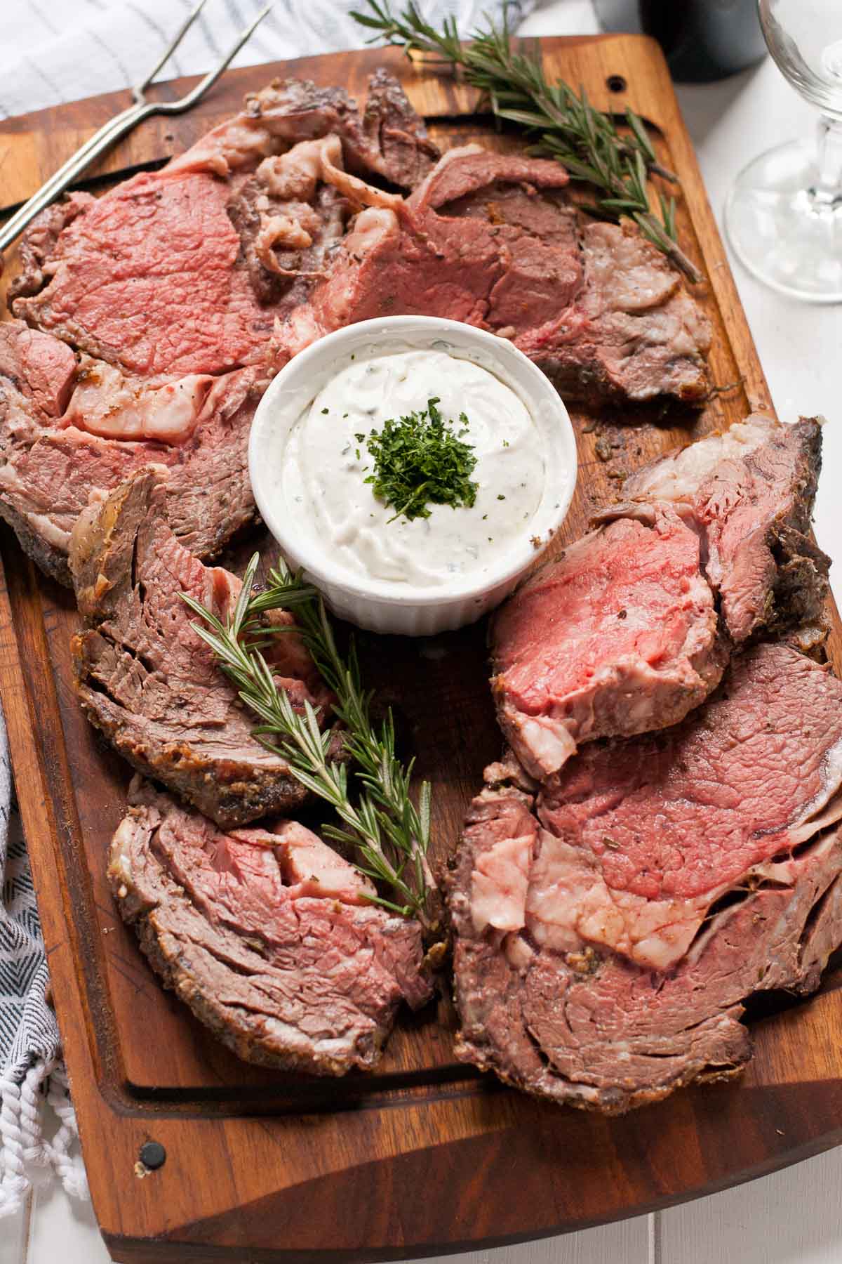 Garlic Rosemary Prime Rib Roast with Horseradish Cream--a gorgeous, simple meal for the holidays.