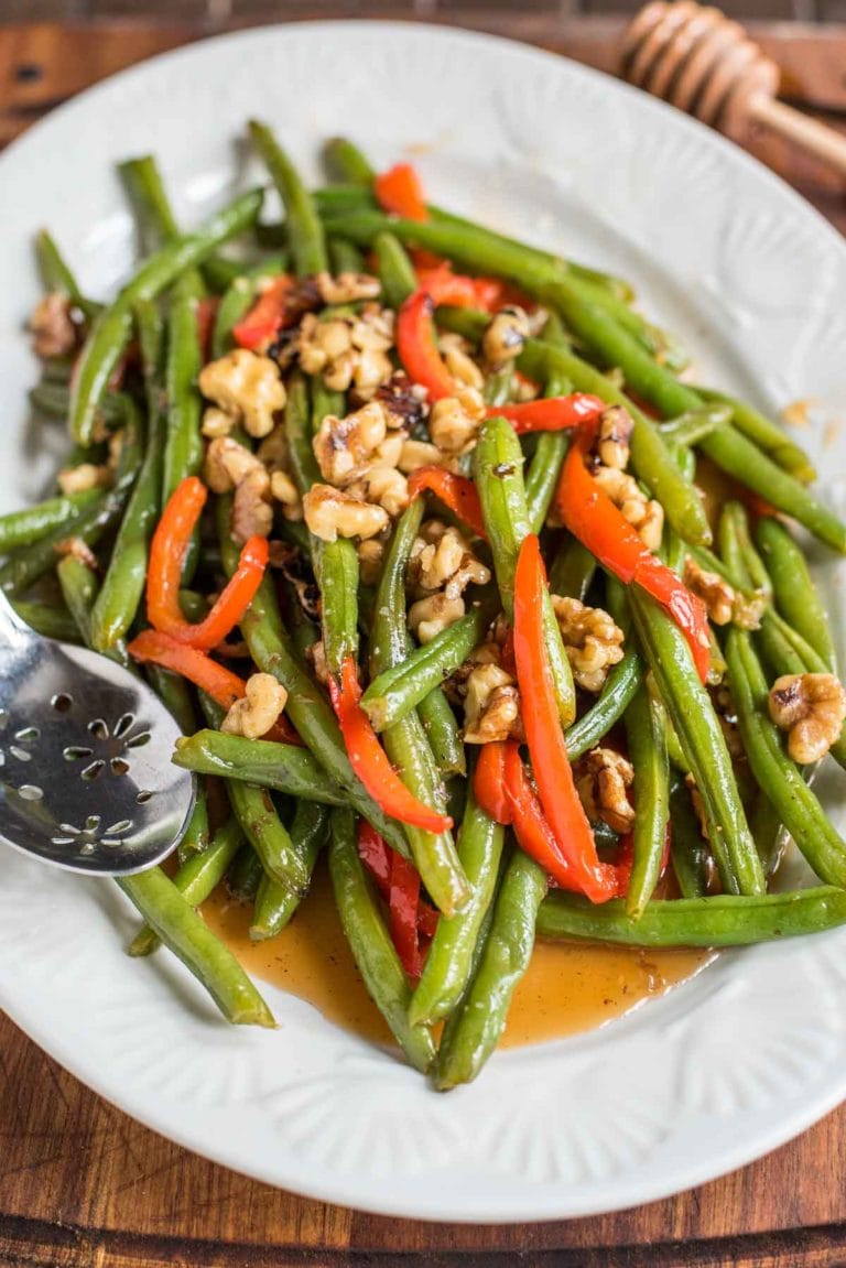 These Honey Green Beans with Red Pepper and Walnuts are a 10 minute side dish for busy weeknights!