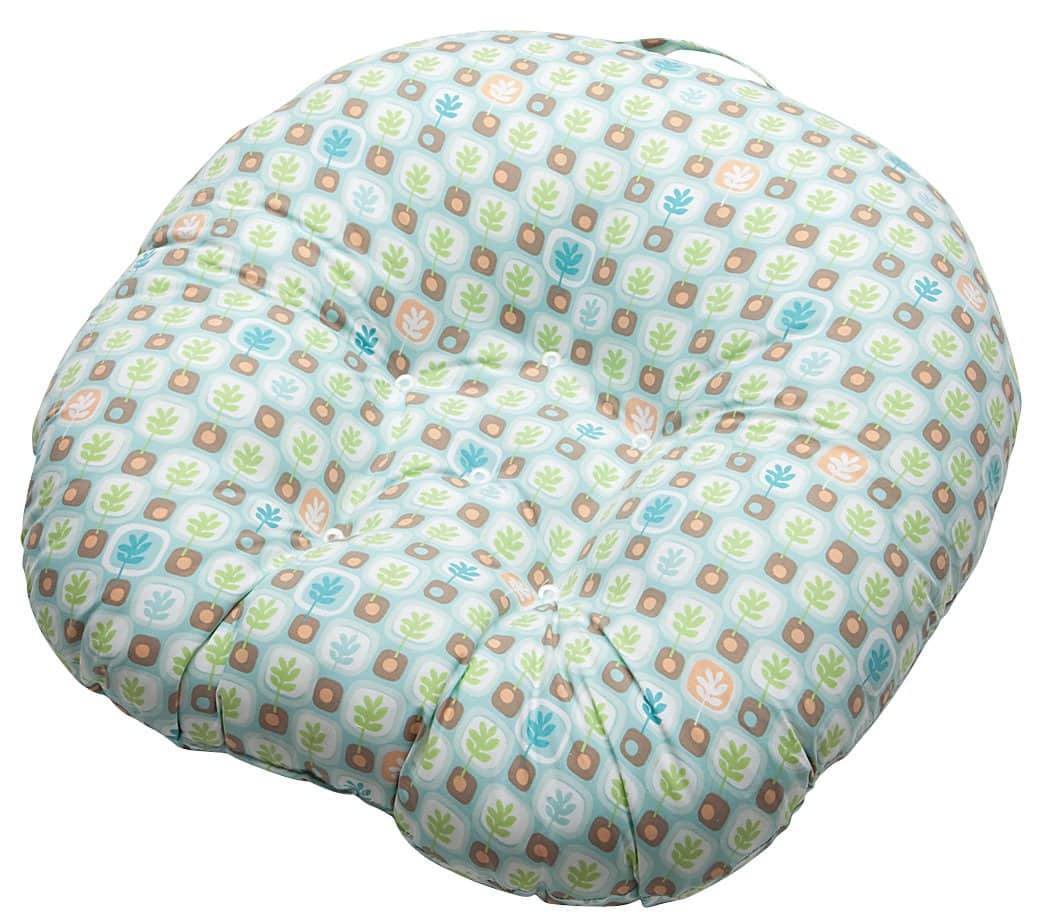 This newborn lounger made my list of must haves for baby's first year!