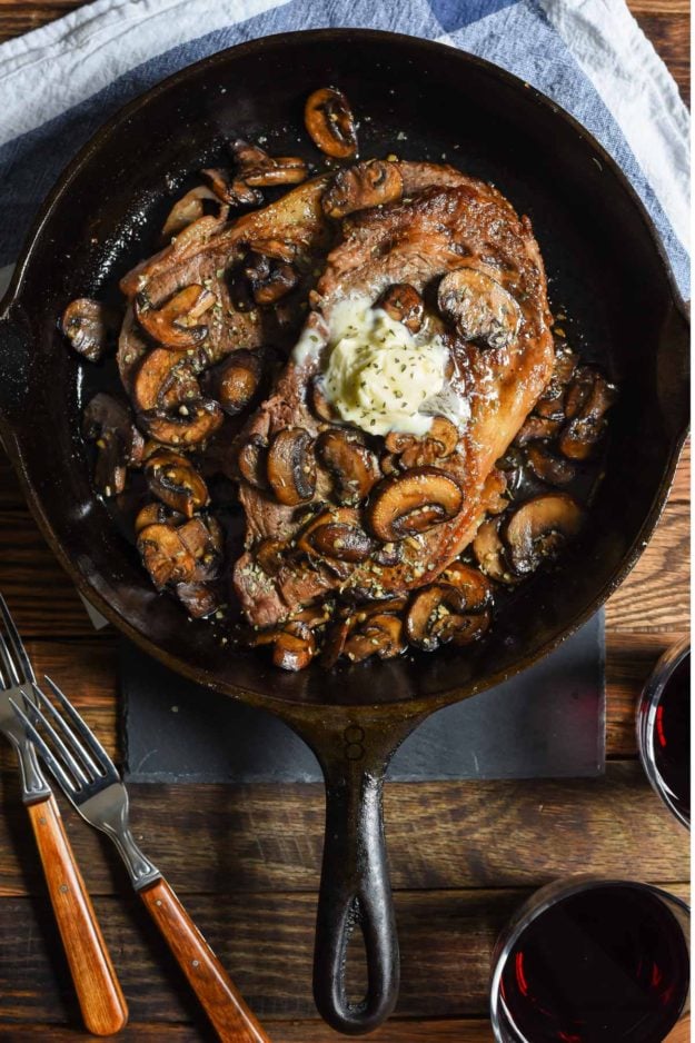 Cast Iron Ribeye With Garlic Mushrooms In Under 30 Min Neighborfood 