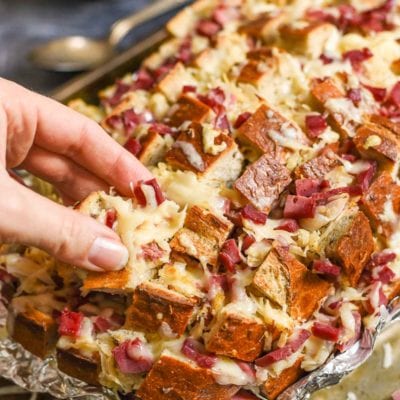 Get all the great flavors of a reuben sandwich in this easy to make Pull Apart Reuben Bread!