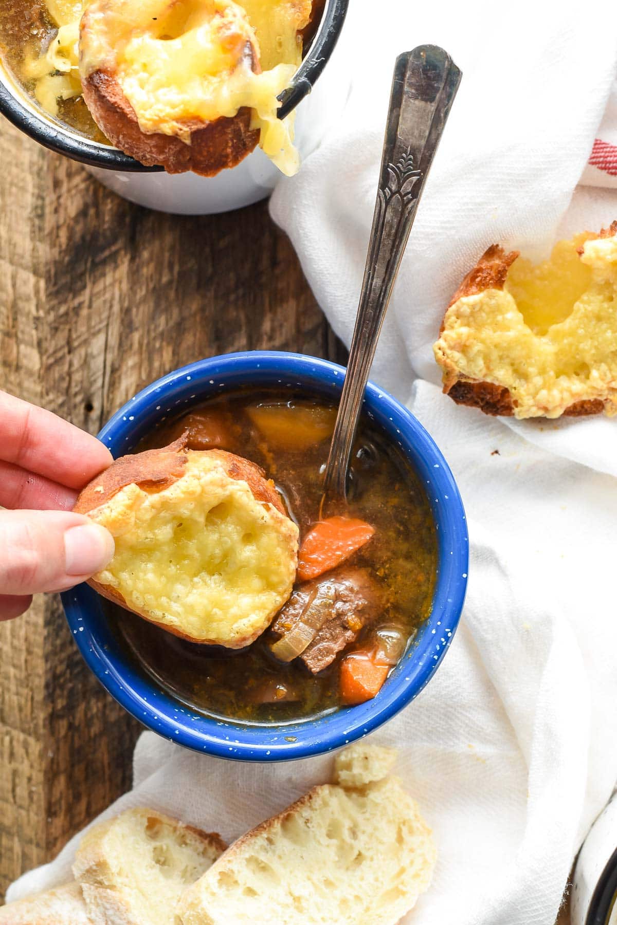 Let your crock pot do all the work with this SLOW COOKER FRENCH ONION BEEF STEW.