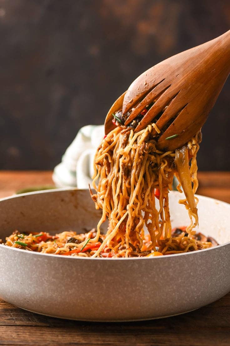 30 Minute Beef Ramen Stir Fry - NeighborFood