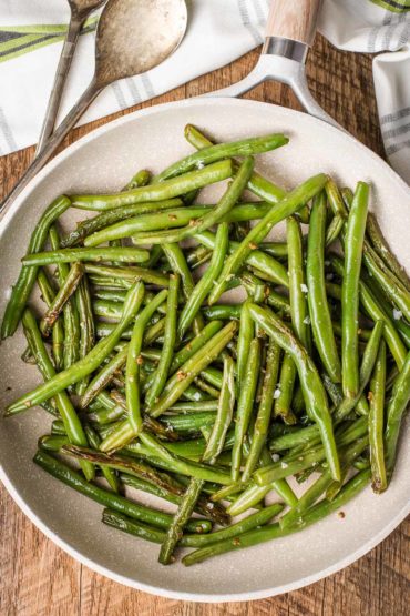 Garlic Green Beans in a Skillet