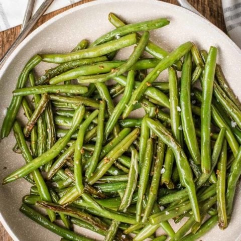 Skillet Garlic Green Beans - Quick and Easy Side Dish Recipe!