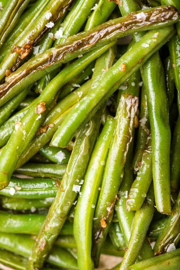 Skillet Garlic Green Beans - Quick and Easy Side Dish Recipe!