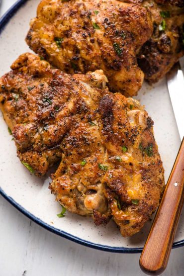crispy air fryer chicken thighs with seasoning