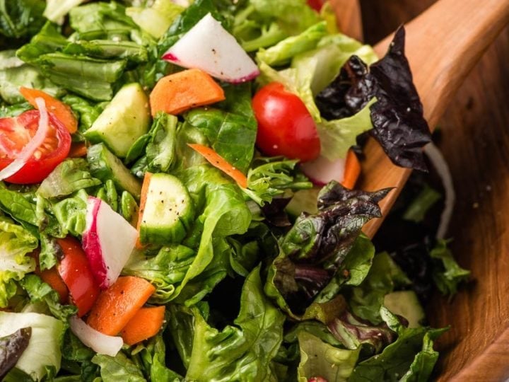 Garden Salad (Fresh + Easy Recipe)