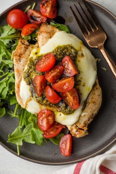 grilled chicken margherita with mozzarella, pesto, and tomatoes on top