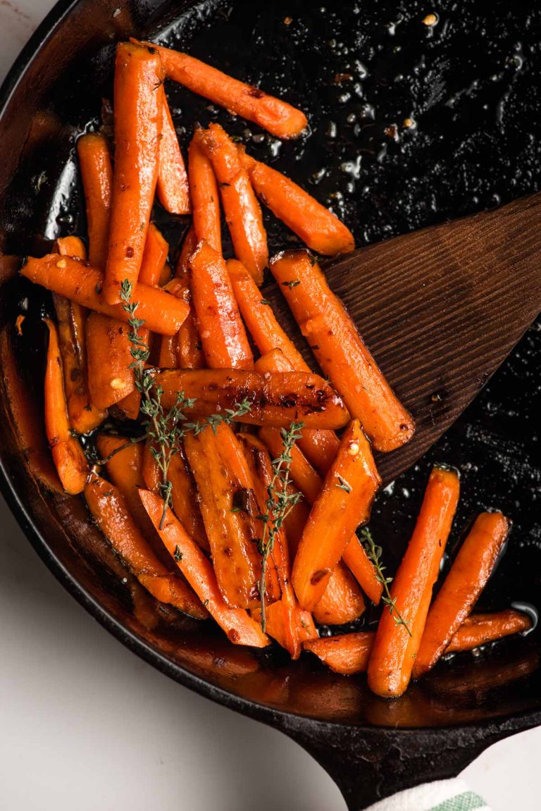 Easy Carrot Saute with Honey and Thyme
